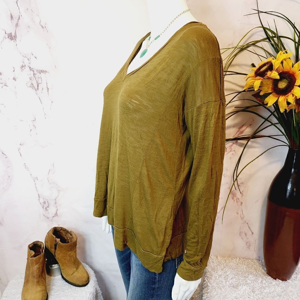 Madewell v neck pullover olive color sweater - Picture 4 of 7